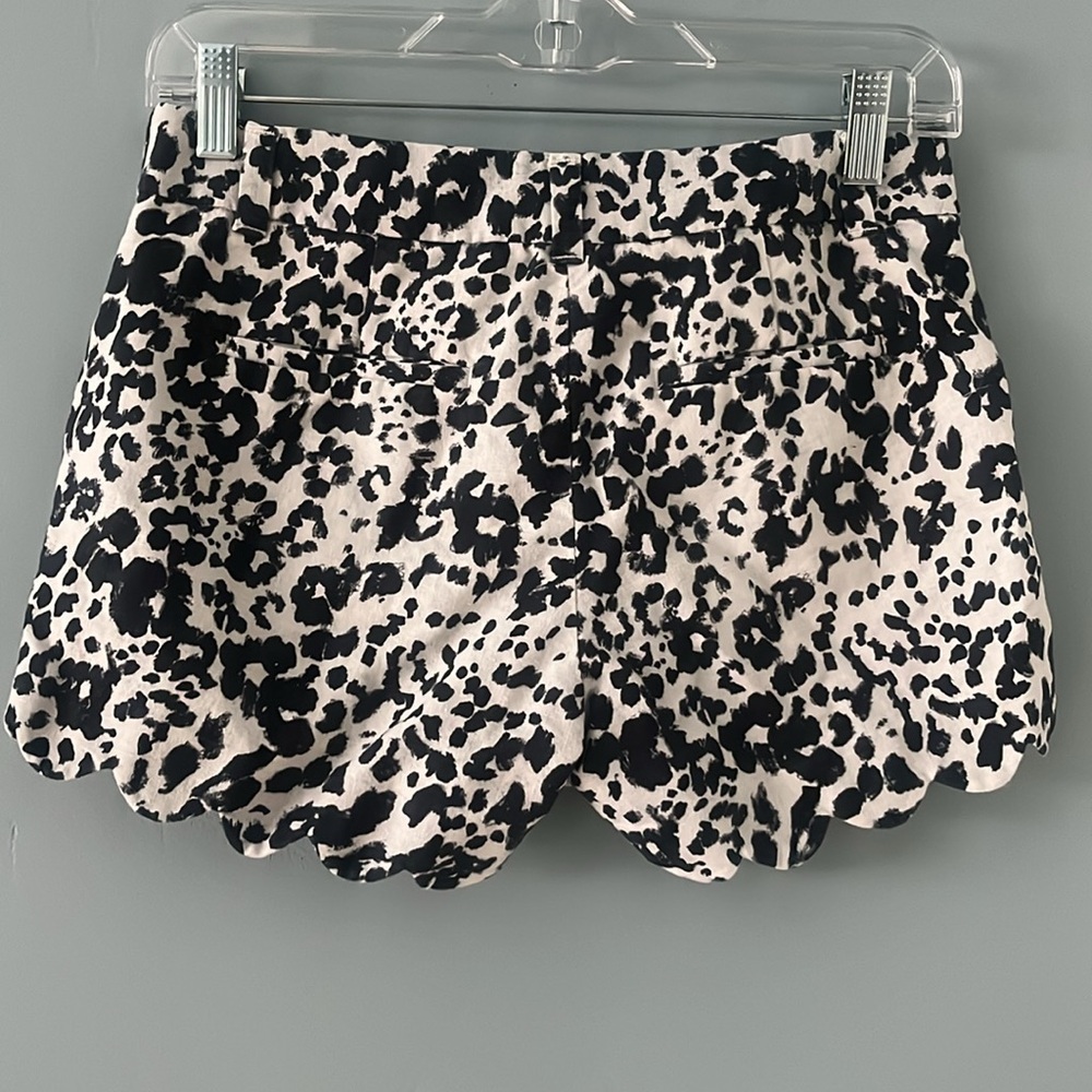 🐆 J. Crew Linen Blend Animal Print Scallop Hem Shorts - Picture 3 of 5